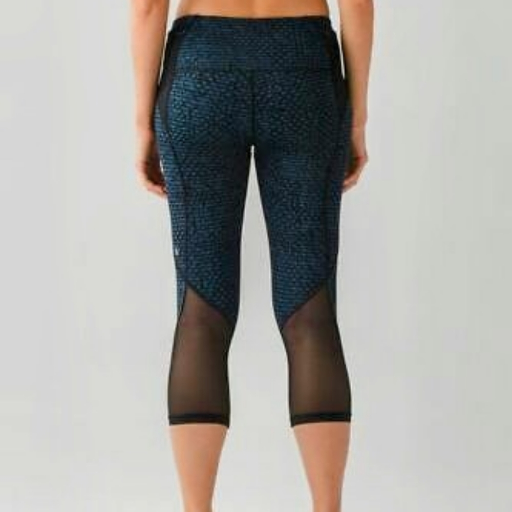 Lululemon Free Runner crop size 4 z40416